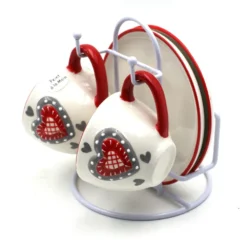 2 Tasses Et Sous-Tasses Sur Présentoir Motif Coeur Alsacien 5 2 Tasses Et Sous-Tasses Sur Présentoir Motif Coeur Alsacien -Promos Nid Objet Magasin 2 tasses et sous tasses sur presentoir motif coeur alsacien 2