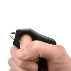 Auto-Défense Poing à Décharge Electrique - Piranha 7 Auto-Défense Poing à Décharge Electrique - Piranha -Promos Nid Objet Magasin auto defense poing a decharge electrique piranha 2