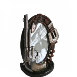 Cadre Photo En Résine : Pistolet Et Cartouchière -Promos Nid Objet Magasin cadre photo en resine pistolet et cartouchiere 3
