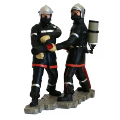 Figurine Deux Pompier Avec Lance à Incendie -Promos Nid Objet Magasin figurine deux pompier avec lance a incendie 3