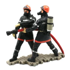 Jeunes Sapeurs Pompier Avec Lance à Incendie