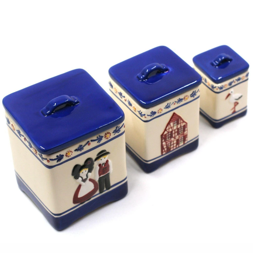 Lot De Trois Pots à Épices Motif Alsacien 2 Lot De Trois Pots à Épices Motif Alsacien – Image 2